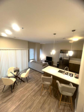 End Of Summer Deals!! Modern 2 Bed 1 BR in Heart of Midtown Kansas City!